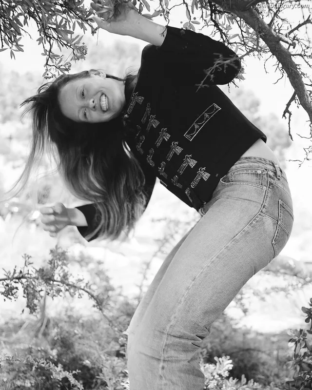 Mia Goth photo 16 of 609