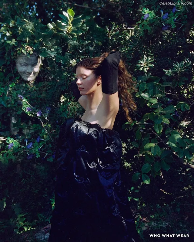Mia Goth photo 23 of 609