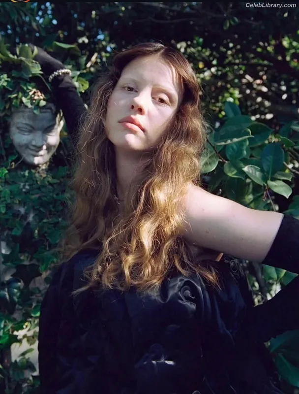 Mia Goth photo 6 of 609