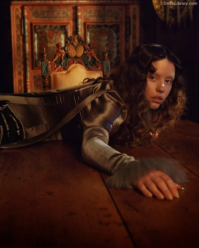 Mia Goth photo 7 of 609