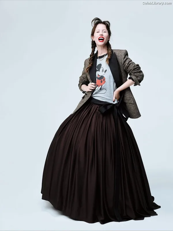 Mia Goth photo 14 of 609