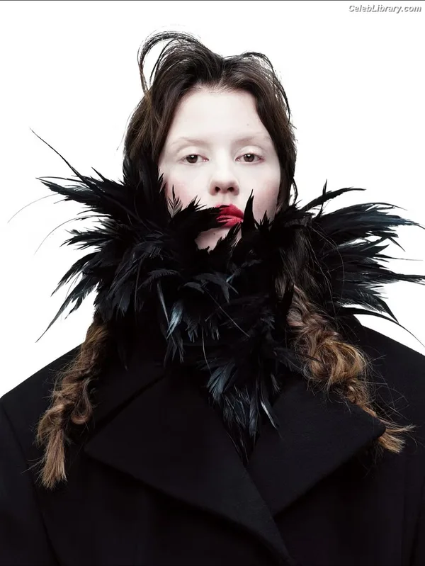 Mia Goth photo 16 of 609