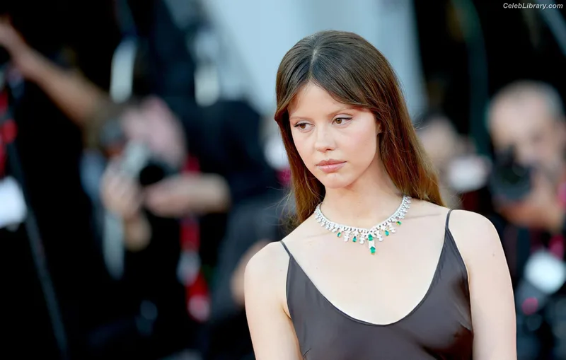 Mia Goth photo 3 of 609