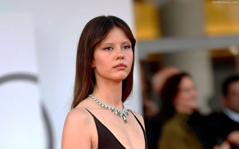 Mia Goth photo 1 of 609