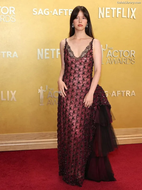 Mia Goth photo 8 of 609