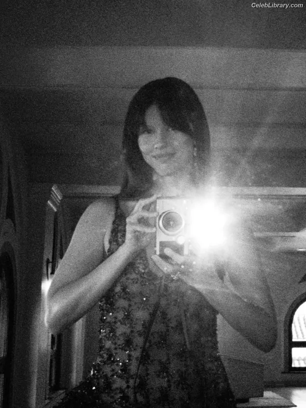 Mia Goth photo 14 of 609