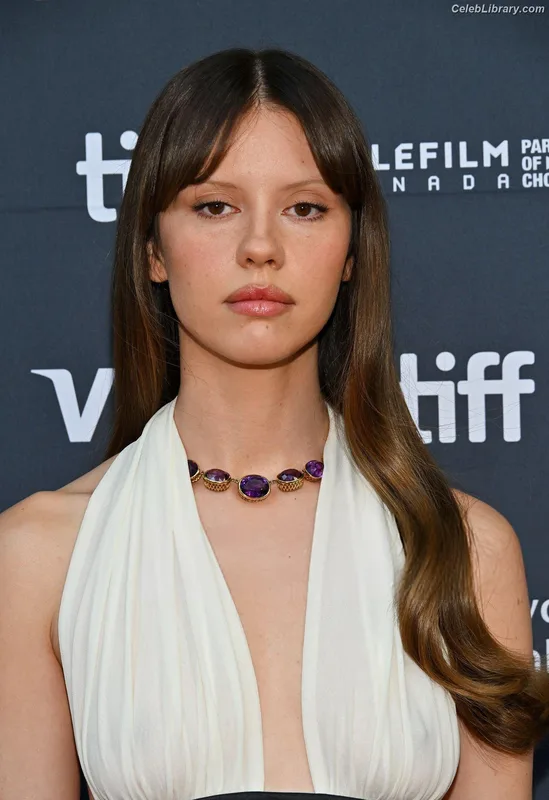 Mia Goth photo 17 of 609