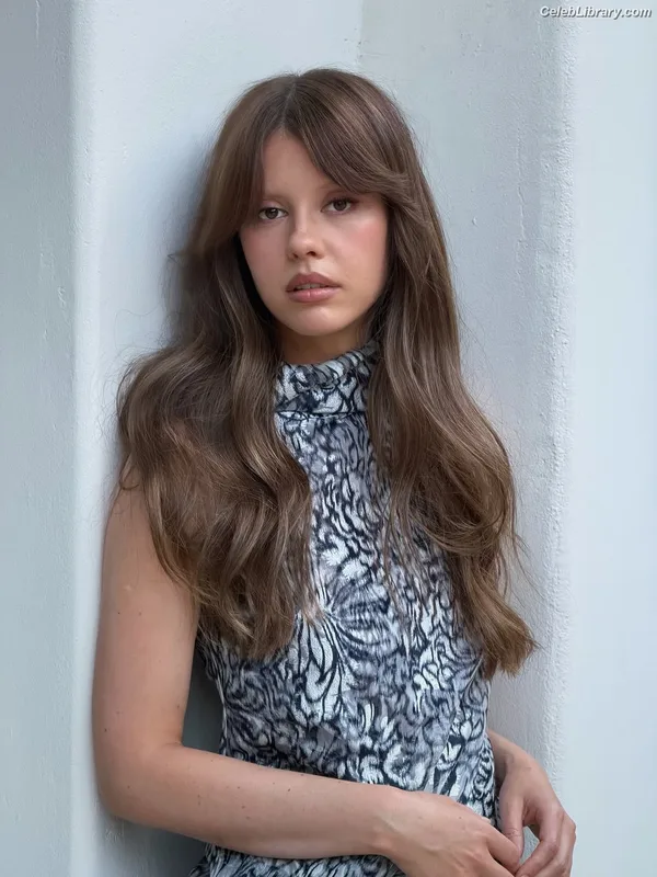 Mia Goth photo 24 of 609