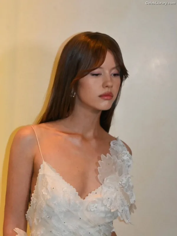 Mia Goth photo 5 of 609