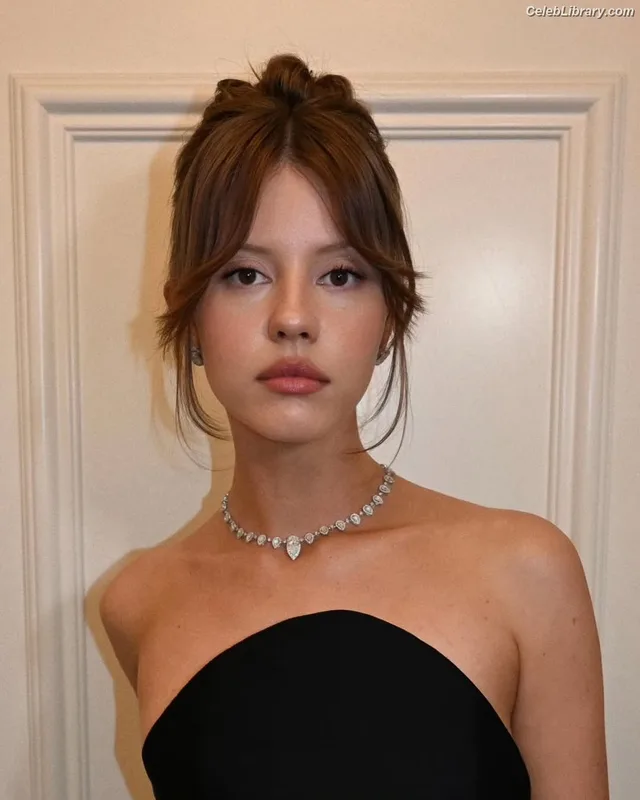 Mia Goth photo 6 of 609
