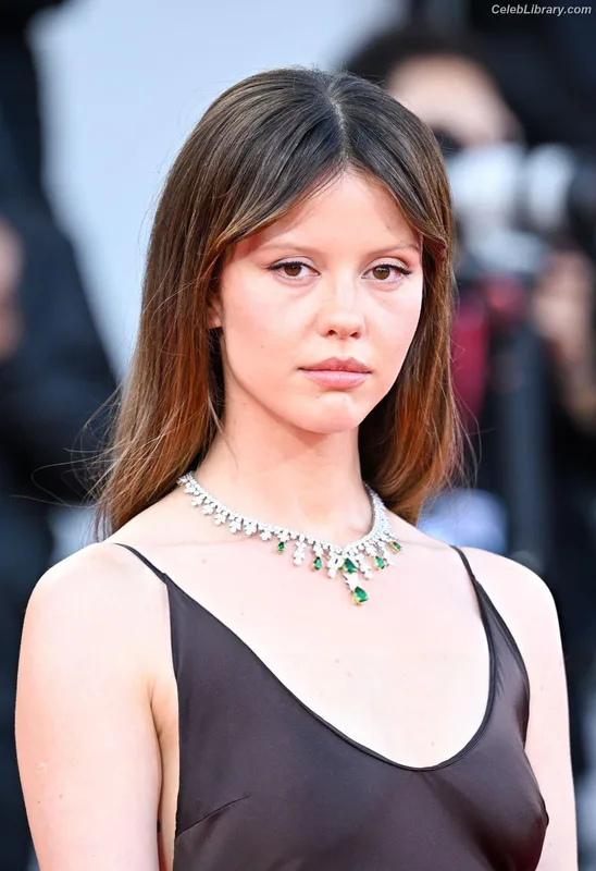 Mia Goth photo 16 of 609