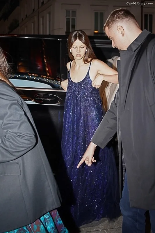 Mia Goth photo 7 of 609