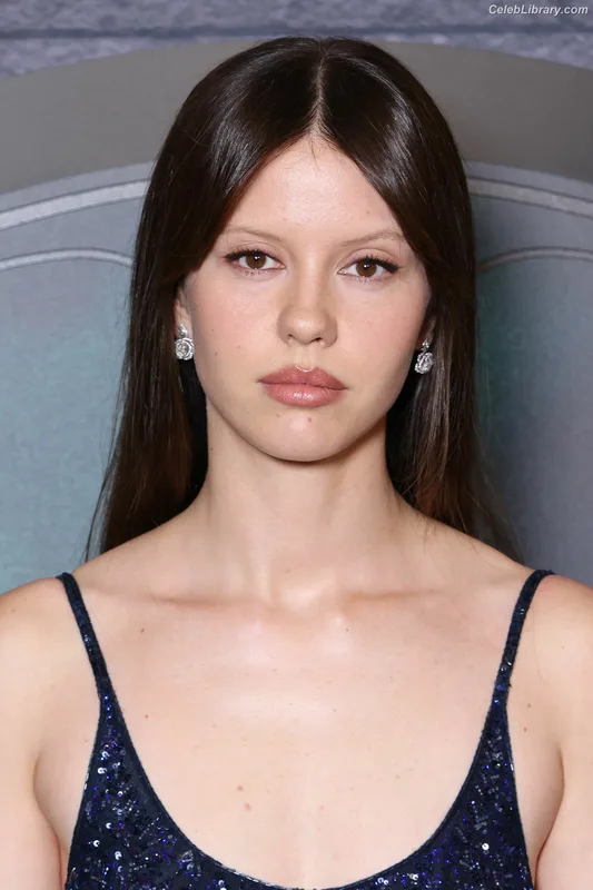 Mia Goth photo 8 of 609