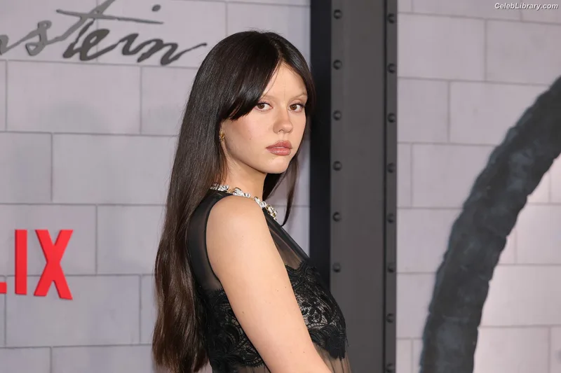 Mia Goth photo 14 of 609