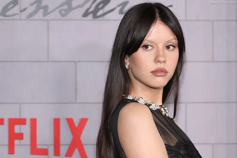 Mia Goth photo 15 of 609