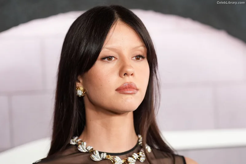 Mia Goth photo 19 of 609