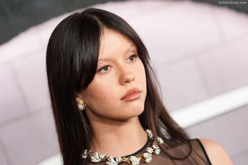 Mia Goth photo 21 of 609