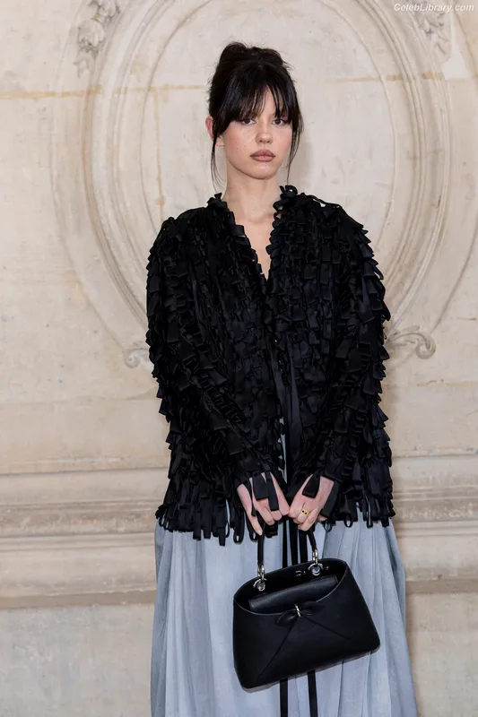 Mia Goth photo 10 of 609