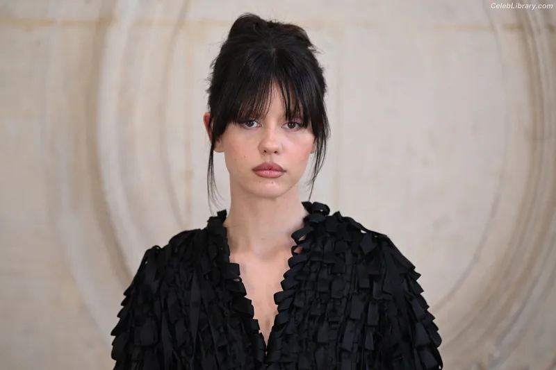 Mia Goth photo 14 of 609