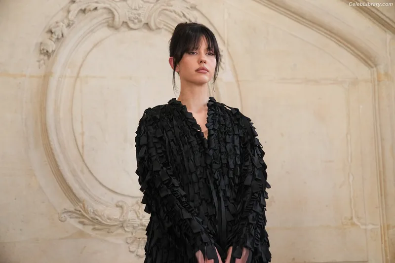 Mia Goth photo 15 of 609