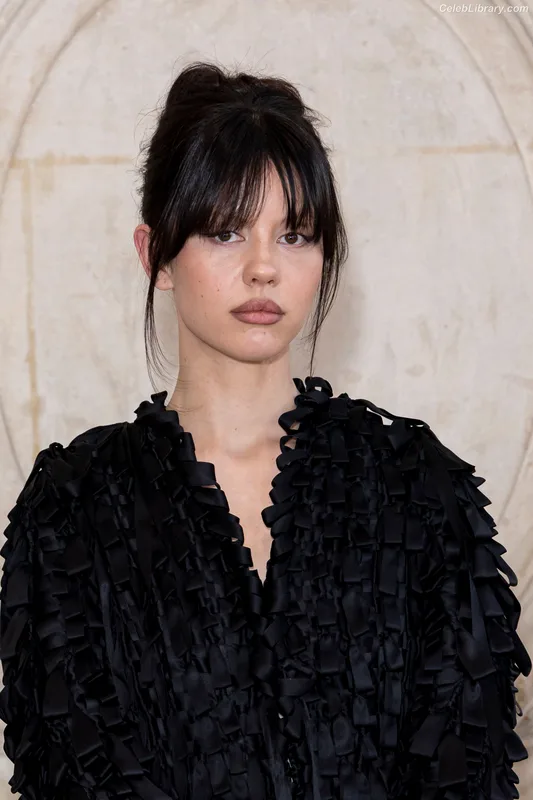 Mia Goth photo 16 of 609
