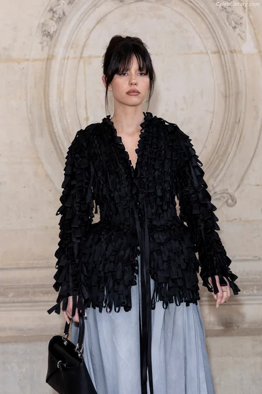 Mia Goth photo 17 of 609