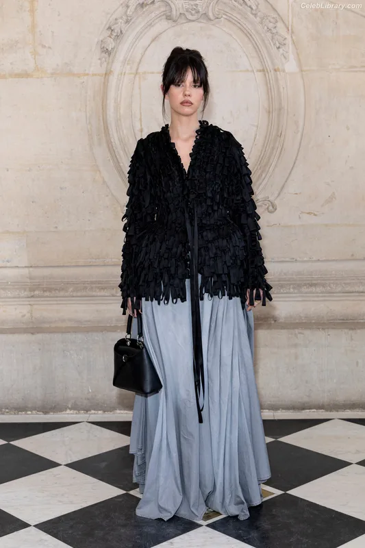 Mia Goth photo 19 of 609