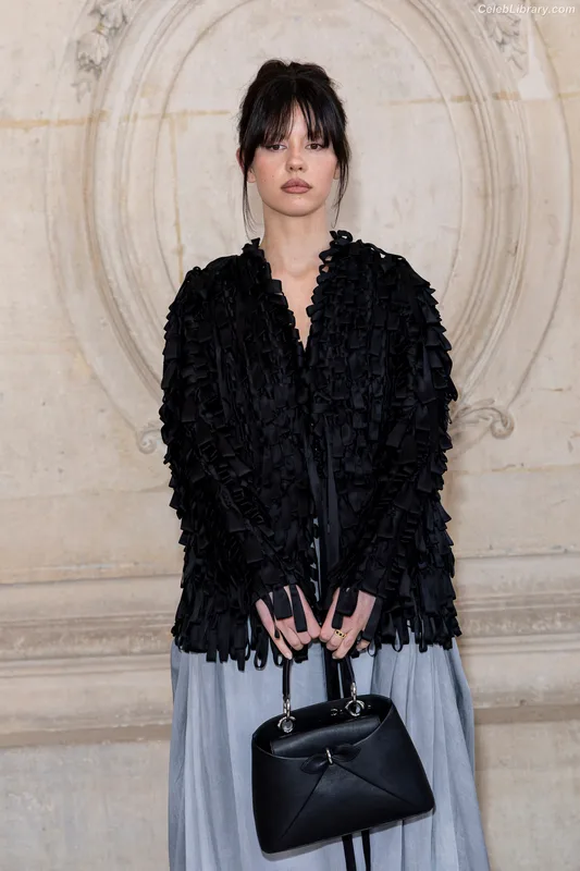 Mia Goth photo 21 of 609