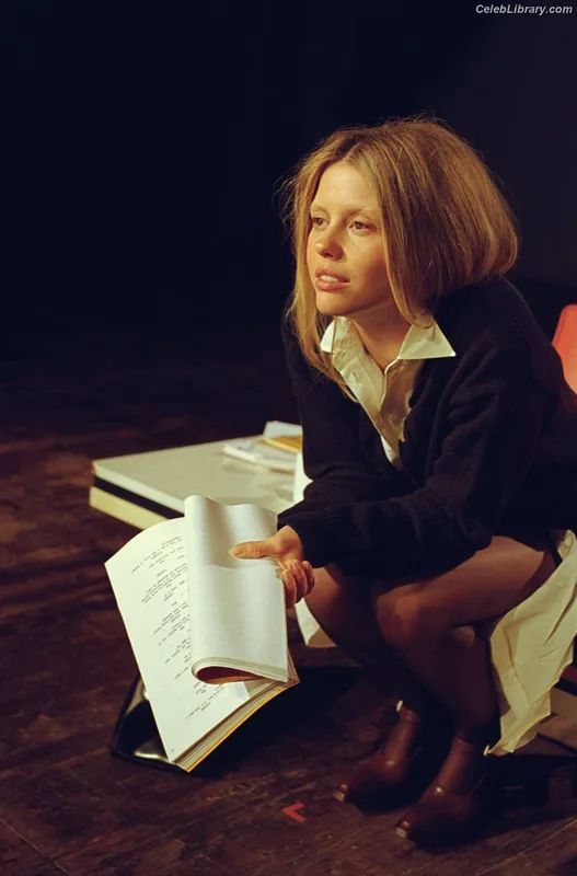 Mia Goth photo 18 of 609