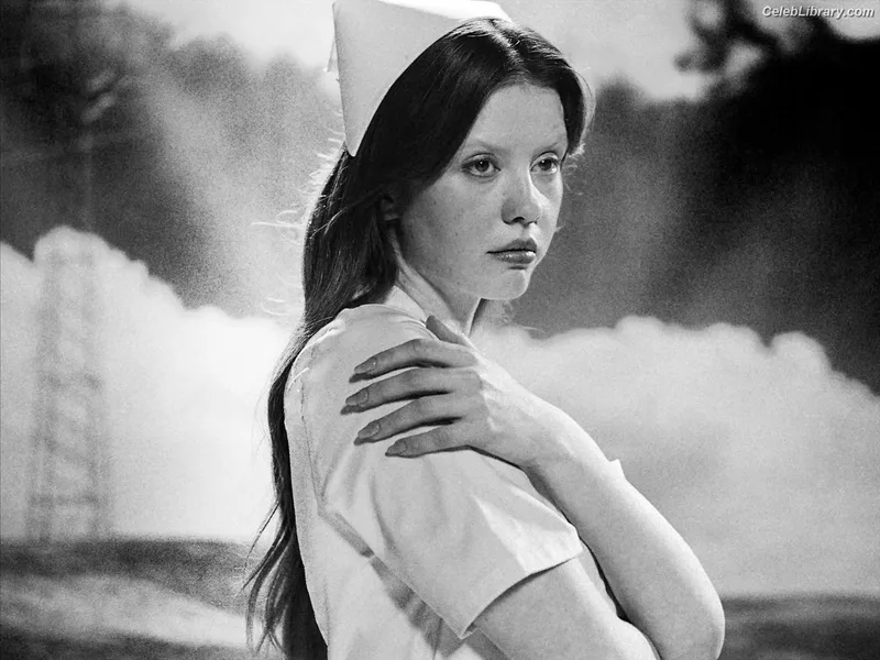 Mia Goth photo 18 of 609