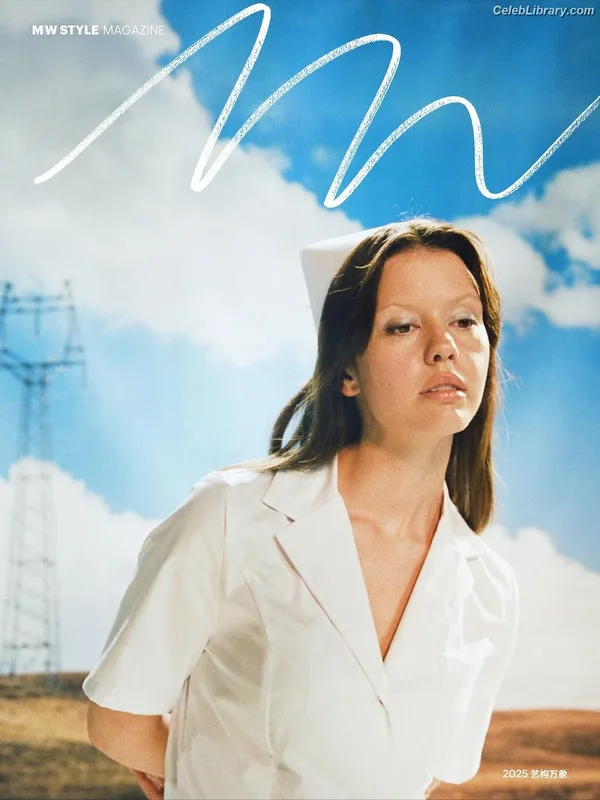 Mia Goth photo 19 of 609