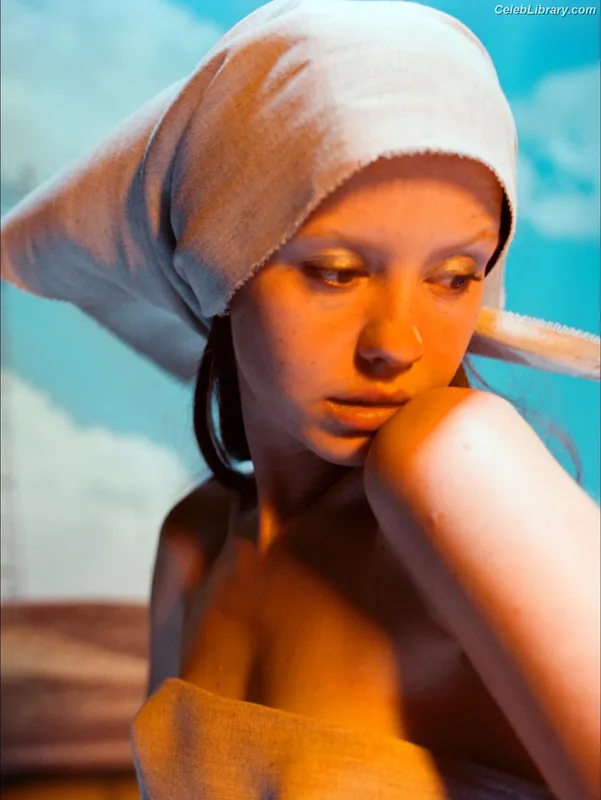 Mia Goth photo 20 of 609