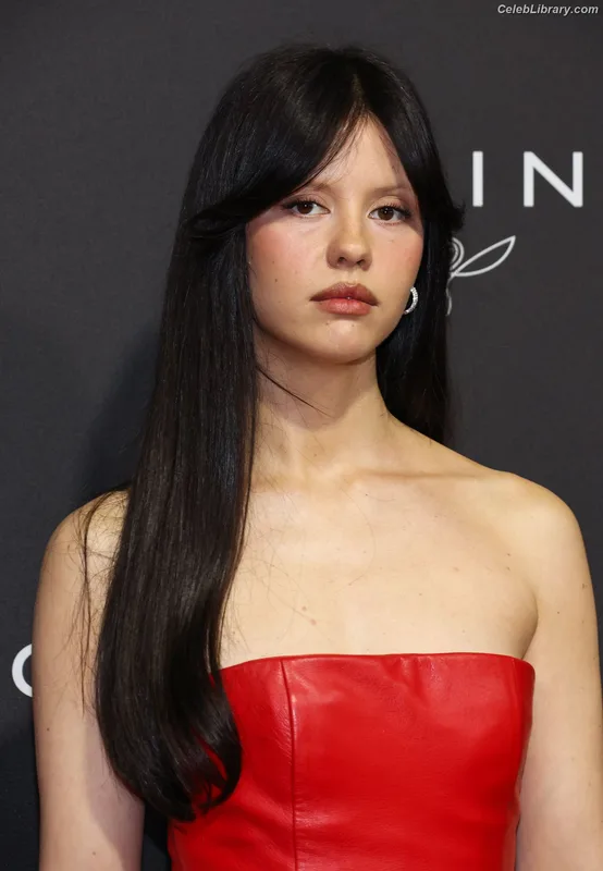 Mia Goth photo 6 of 609
