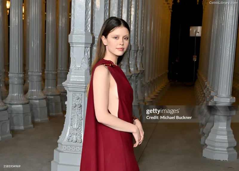 Mia Goth photo 10 of 609