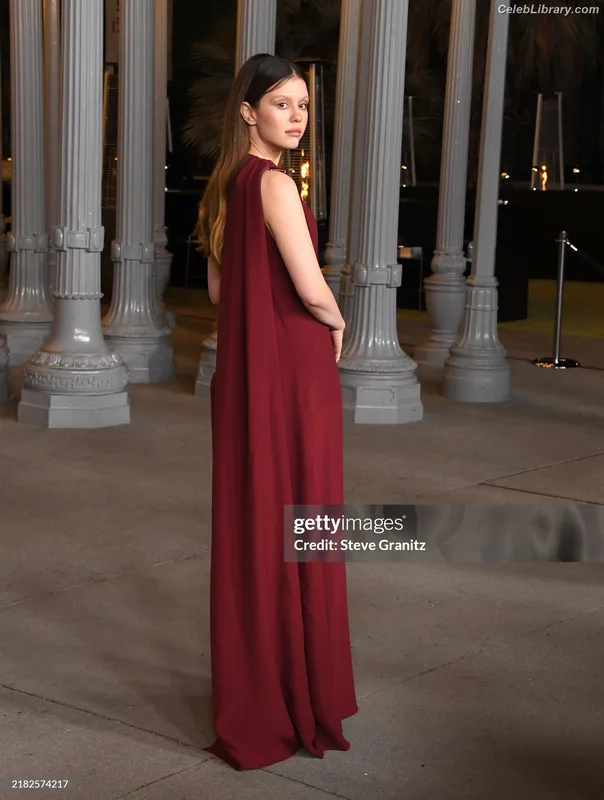 Mia Goth photo 15 of 609