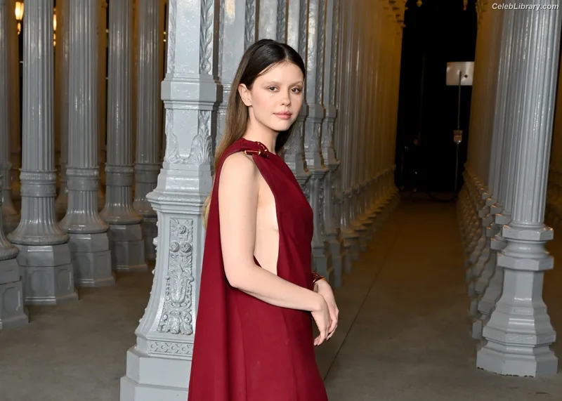 Mia Goth photo 21 of 609