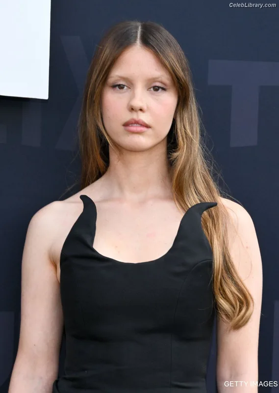 Mia Goth photo 4 of 609