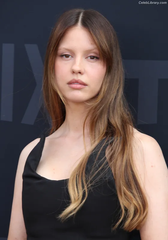 Mia Goth photo 5 of 609