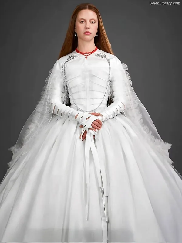 Mia Goth photo 19 of 609