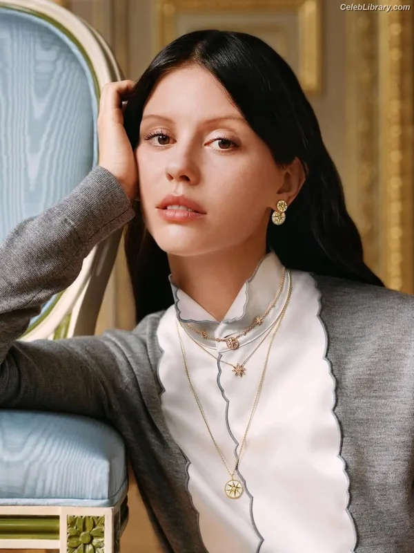 Mia Goth photo 1 of 609