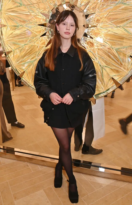 Mia Goth photo 2 of 609