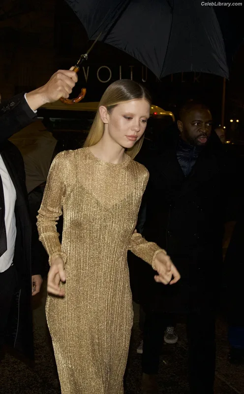 Mia Goth photo 20 of 609