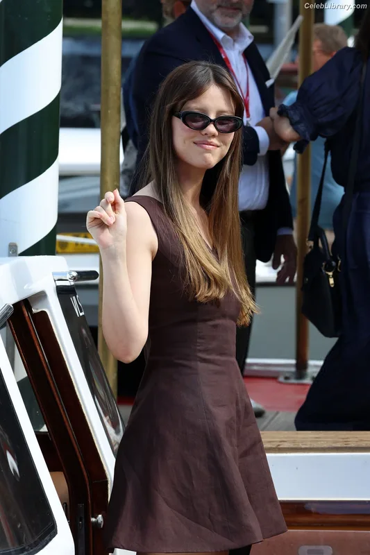 Mia Goth photo 13 of 609