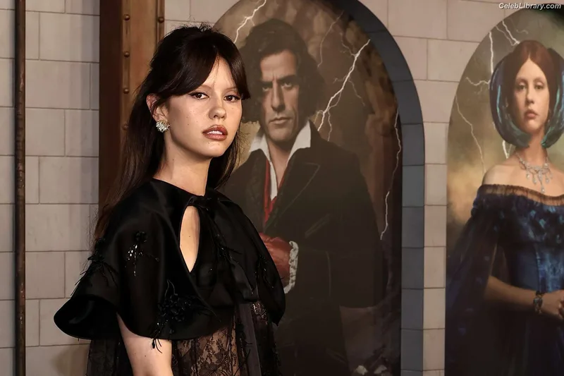 Mia Goth photo 19 of 609