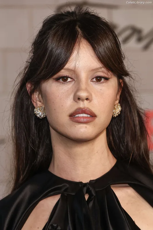 Mia Goth photo 24 of 609