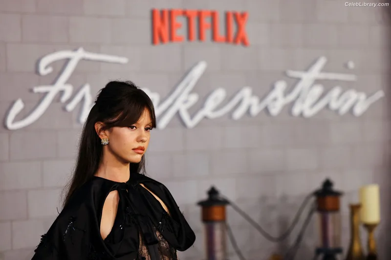 Mia Goth photo 7 of 609