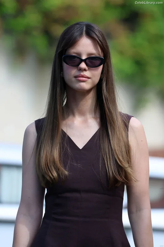 Mia Goth photo 11 of 609
