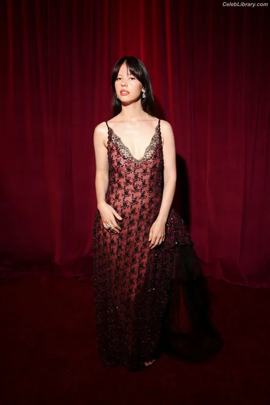 Mia Goth photo 13 of 609