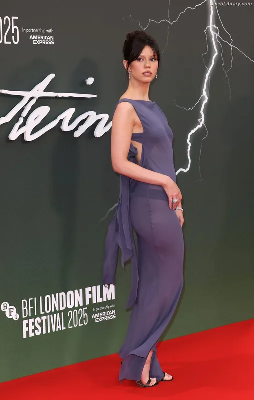 Mia Goth photo 22 of 609