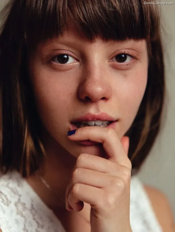 Mia Goth photo 23 of 609